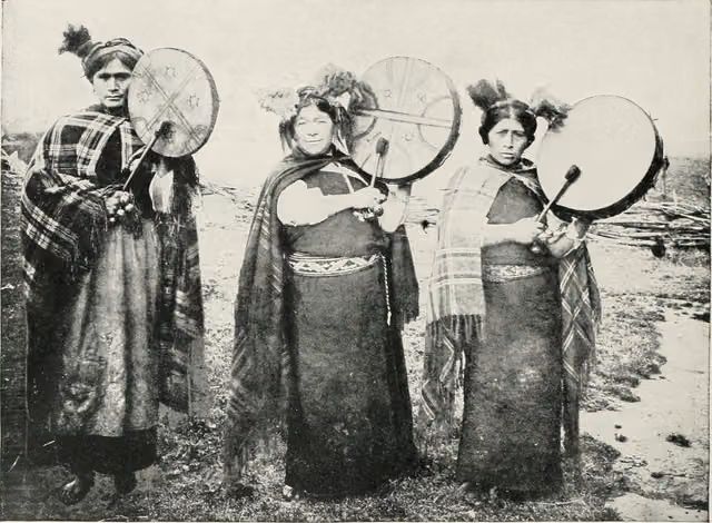 Mapuche machi (2)