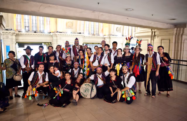 Música del altiplano en la estación de trenes de Constitución (15667017301)