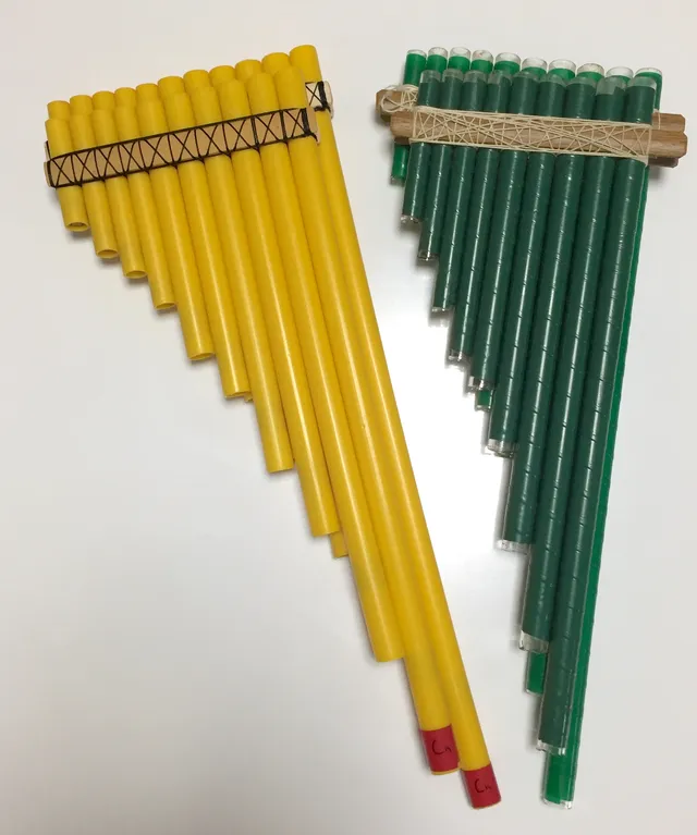 Plastic and acrylic zampoña