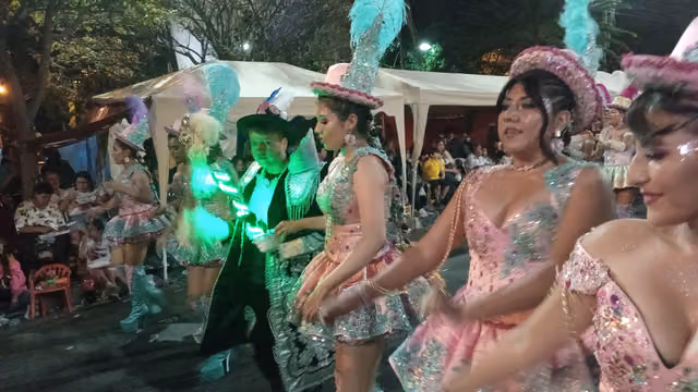 Morenada: one moreno and five morenas