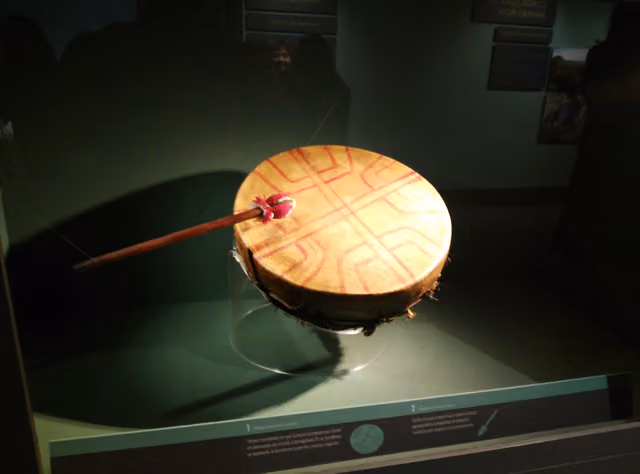 Kultrún de la colección del Museo Nacional de Historia Natural