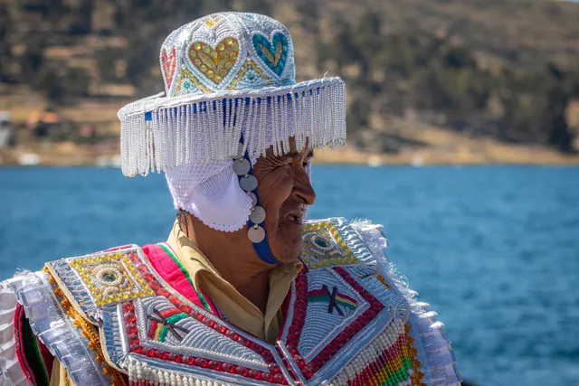 Kullawada dancers in the Tiquina strait