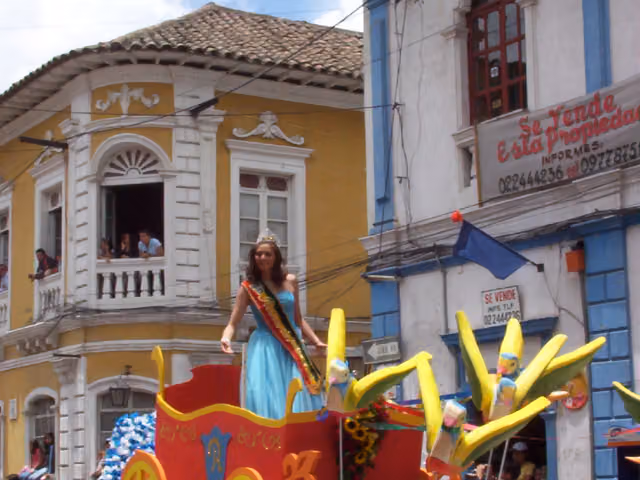 Ambato street during the carnival, with the queen (2002)
