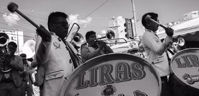 Musicians at the folkloric parade of the Cochabamba carnival 05
