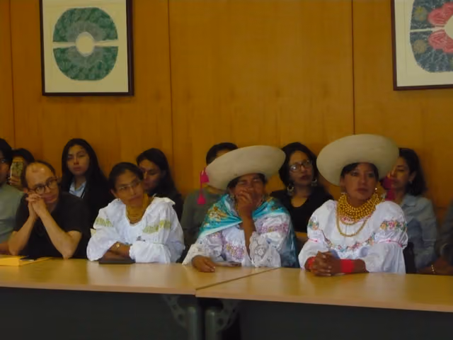 Presentación de vestimenta indígena ecuatoriana, Mama Chumbi de mi vida (foto 02)