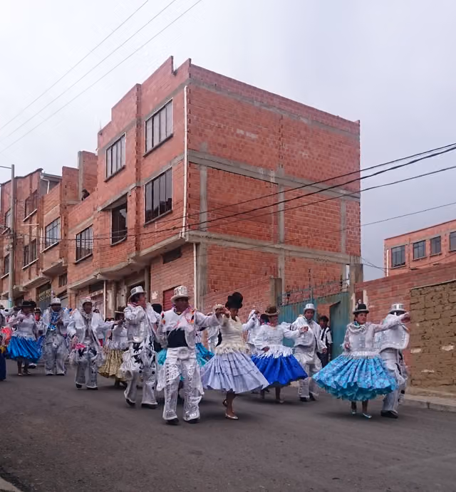 Folkloric entrance in Alto Pampahasi 2