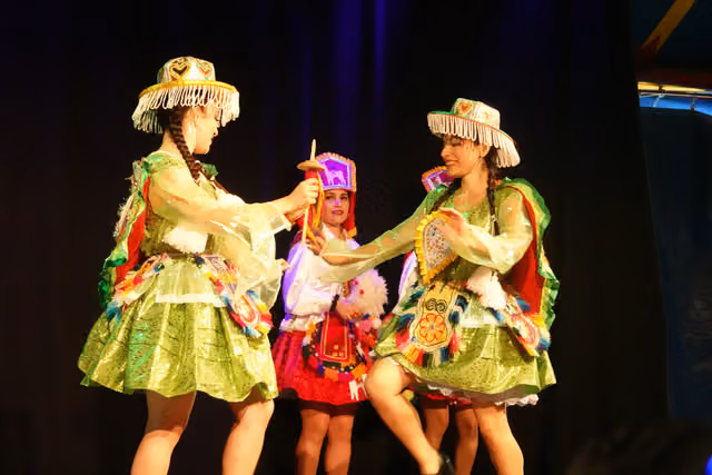 Peruvian dance group in Munich (2)