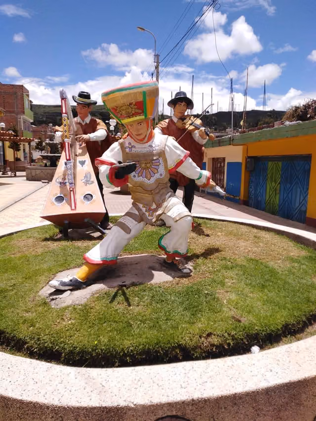 Plaza de Huanca Sancos (Ayacucho, Perú)