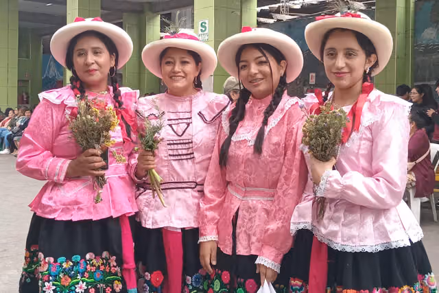 Young performers of the Yunca Shashu dance