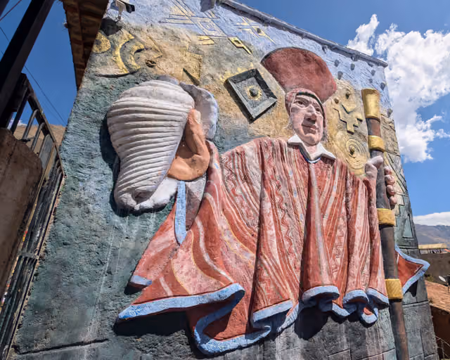 Varayoc mural with pututu at the Pisac artisan market