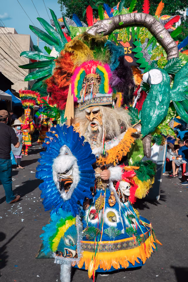 Traje de danza tobas, hombre brujo