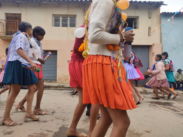 Woman dancing in the Villa Rivero comparsa