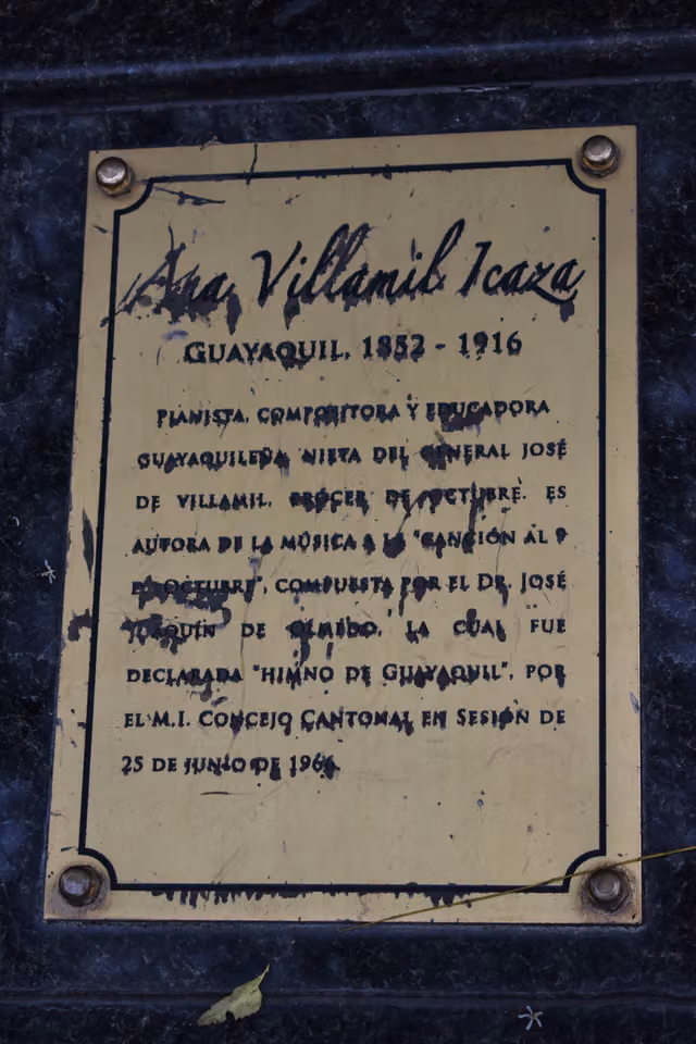 Ana Villamil Icaza monument in Guayaquil (information board)
