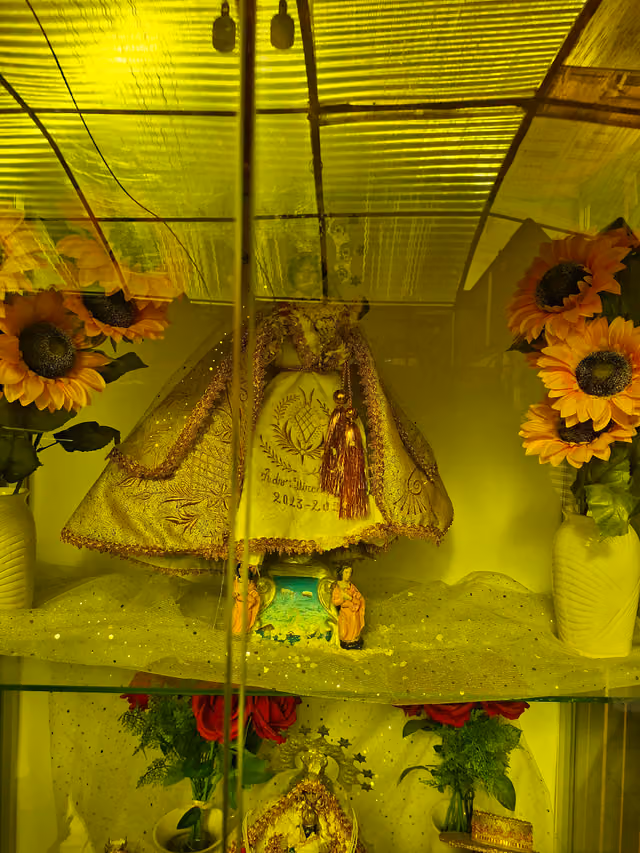 Altar to the Virgin of Carmen at Mercado Strongest (02)