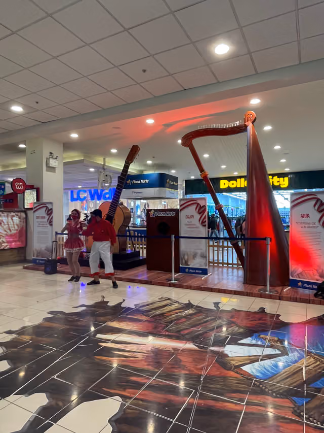 Dance and decorations for Fiestas Patrias at Plaza Norte