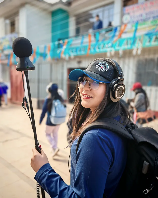 Member of the Sikuri Sumaq Taqi project team with sound recording equipment 02
