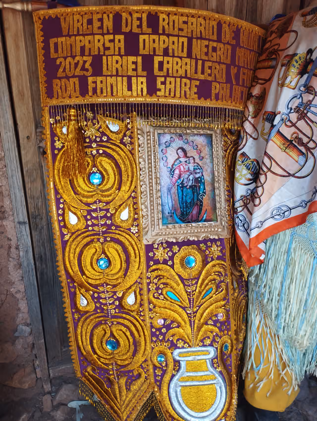 Virgen del Rosario festivity, Cusco (03): banner of the Qhapaq Negro dance