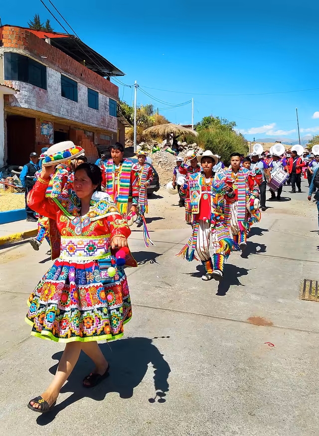 Mollos tinku dancers in Chinchaypujio