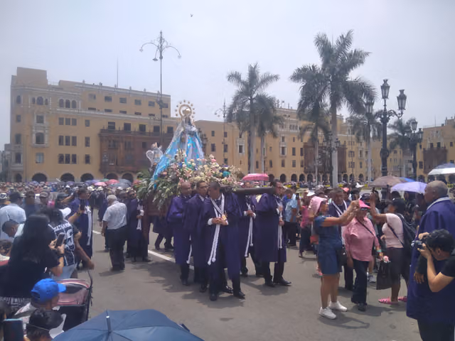 Morenada en el pasacalle de Lima por la Candelaria 2024 (264)