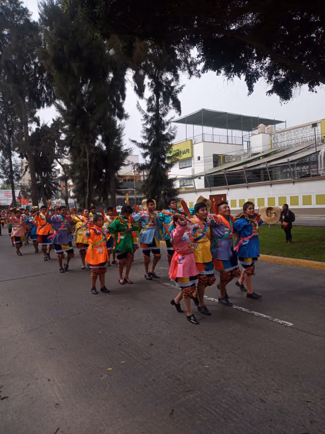 San Borja parade: a pandilla performance