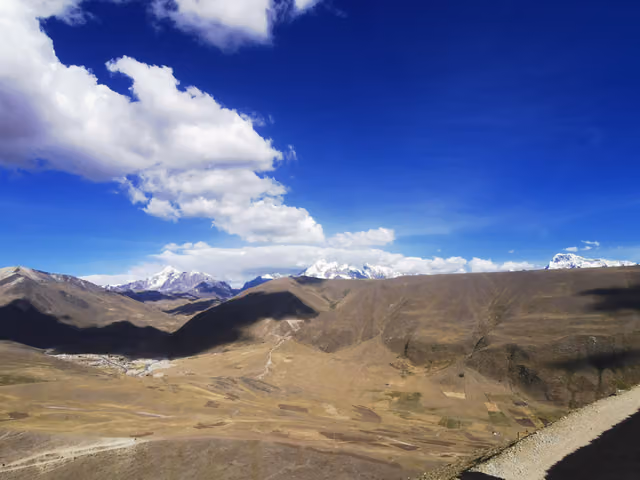 Qhari camino, view of the Vilcanota range