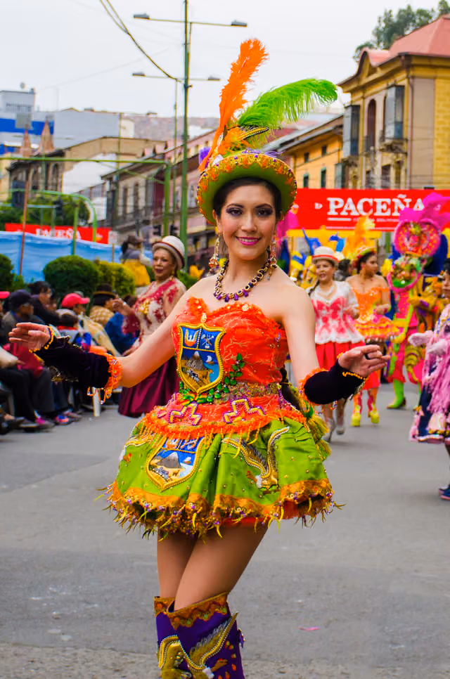 Figura femenina de la morenada (china morena) (4)