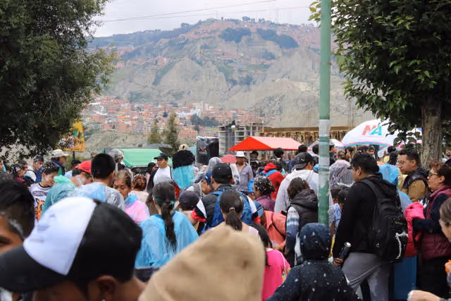 Corso carnavalero en Alto Obrajes, La Paz, 2024