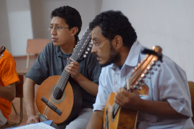 Bandola 2: musicians with Colombian Andean bandola