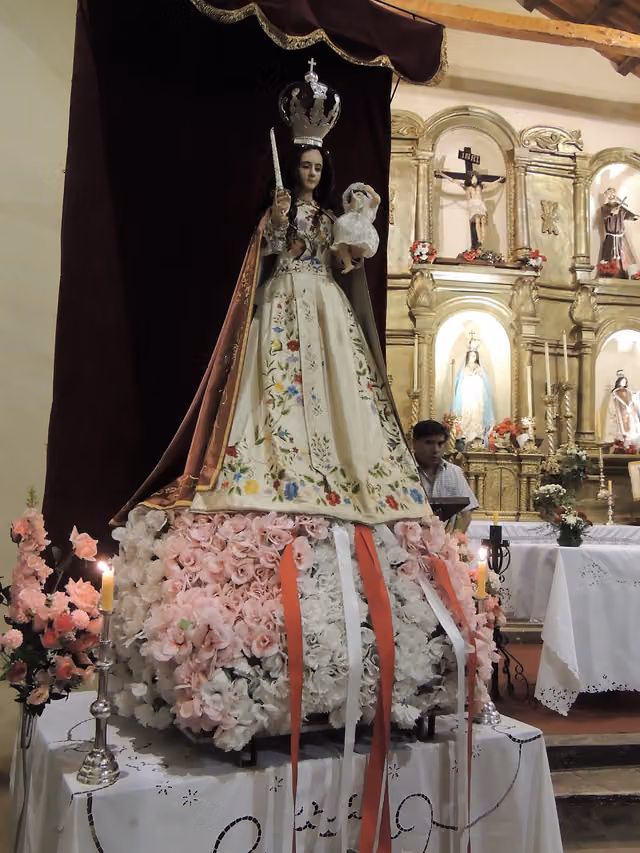 Imagen de la Virgen de Candelaria en la iglesia (34)