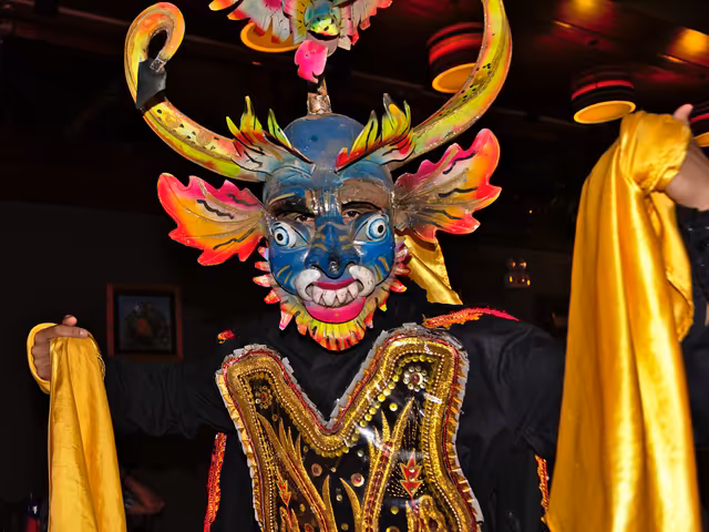 Máscara de diablada puneña
