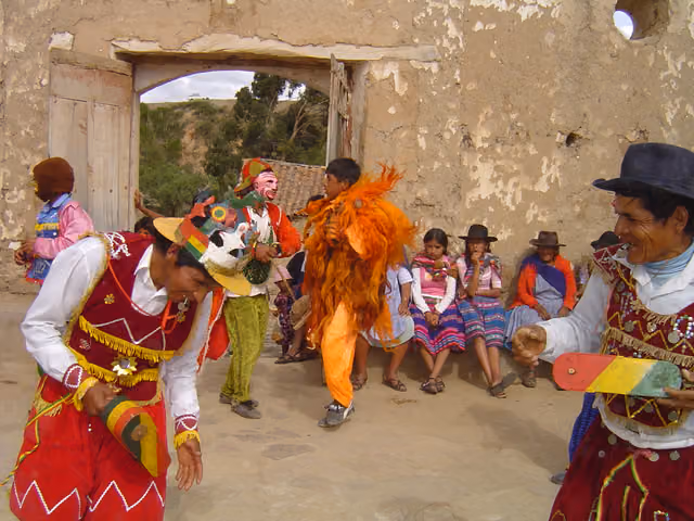 Couples of the Thanta Morenos dance, community of Thaqos (Sucre)