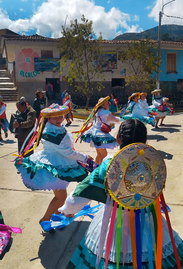 Wayna Qoyacha dancers in Chinchaypujio