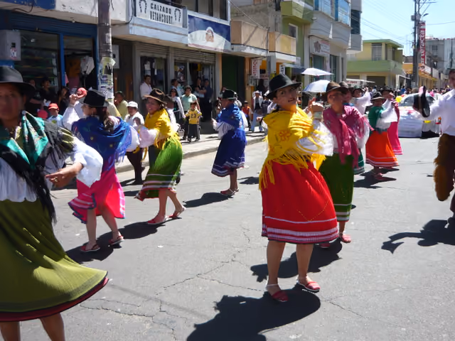 Danza de mujeres kichwas-kayambe