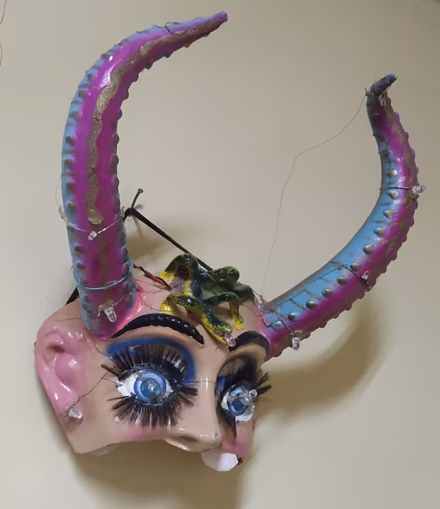 Máscara de diablesa del carnaval de Oruro