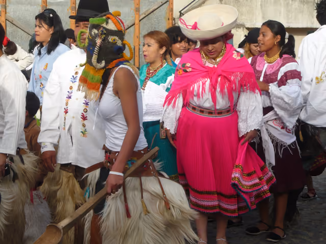Aya Uma procession with Kichwa-Kayambi women