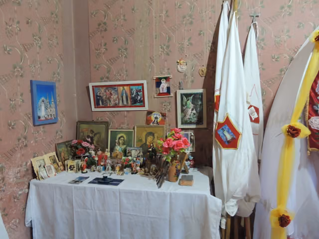 Altar ornamentado en la fiesta de Molinos