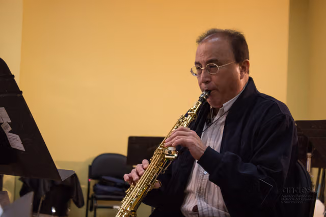 Larry Salgado on "El Otro Lado De" (33557185505)