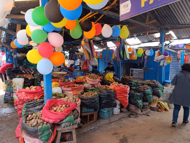 Muñeco de la festividad de comadres, Mercado de Wanchaq, Cusco (19)