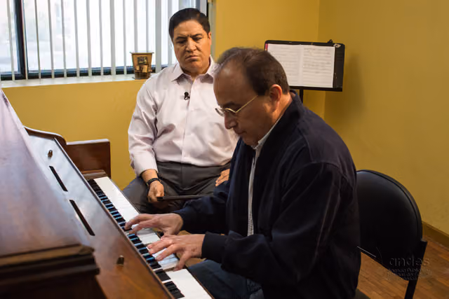 Larry Salgado on "El Otro Lado De" (33557190675)