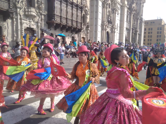 Pasacalle de morenada en Lima, Festividad de la Virgen de la Candelaria 2024 (foto 1164)