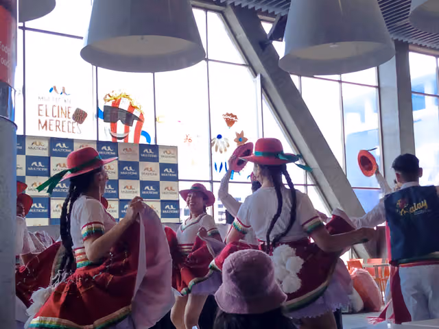 Folk dance at the cinema in El Alto