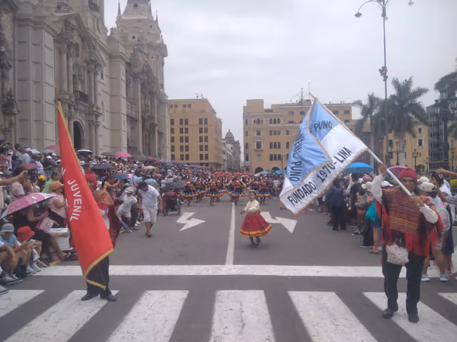 Pasacalle de morenada en Lima, Festividad de la Virgen de la Candelaria 2024 (foto 44)