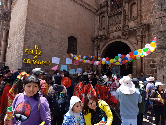 Dolls made for the comadres festivity, historic centre of Cusco (09)