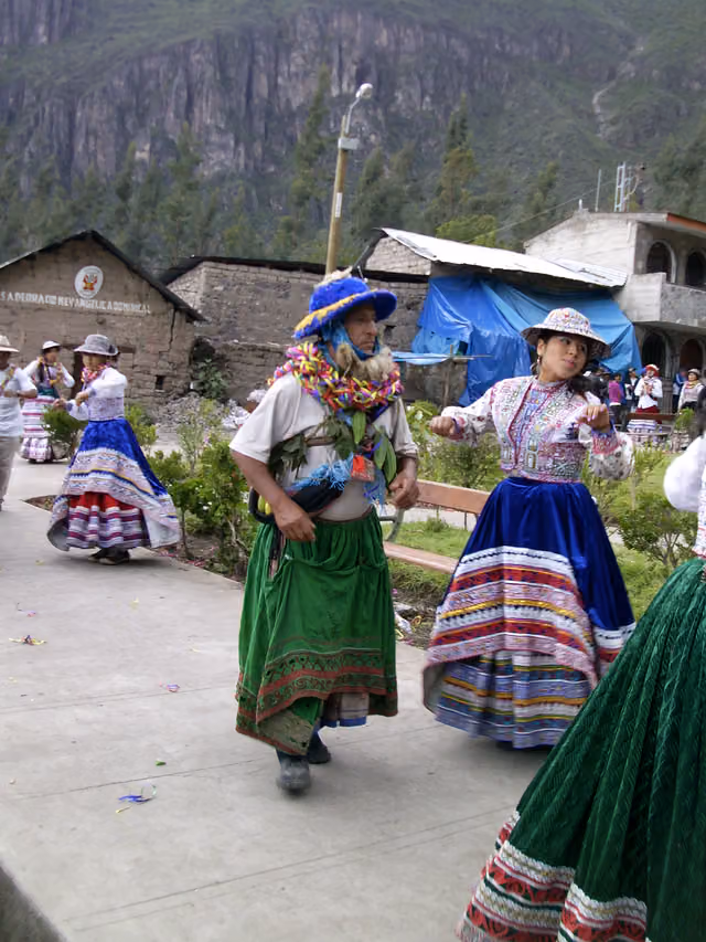 Wititi y mujer nativa de Tapay