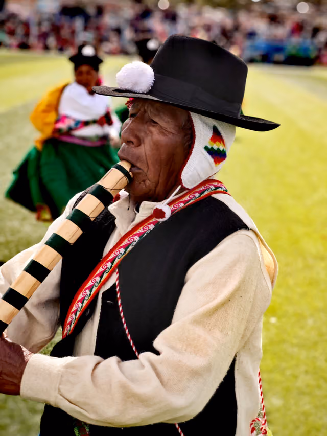 Músico del conjunto Chacareros de Coritamaya en el Jach'a Anata Phunchawi (06)