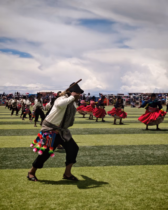 Ejecutando los pasos, conjunto Chacareros Flor de Sankayu