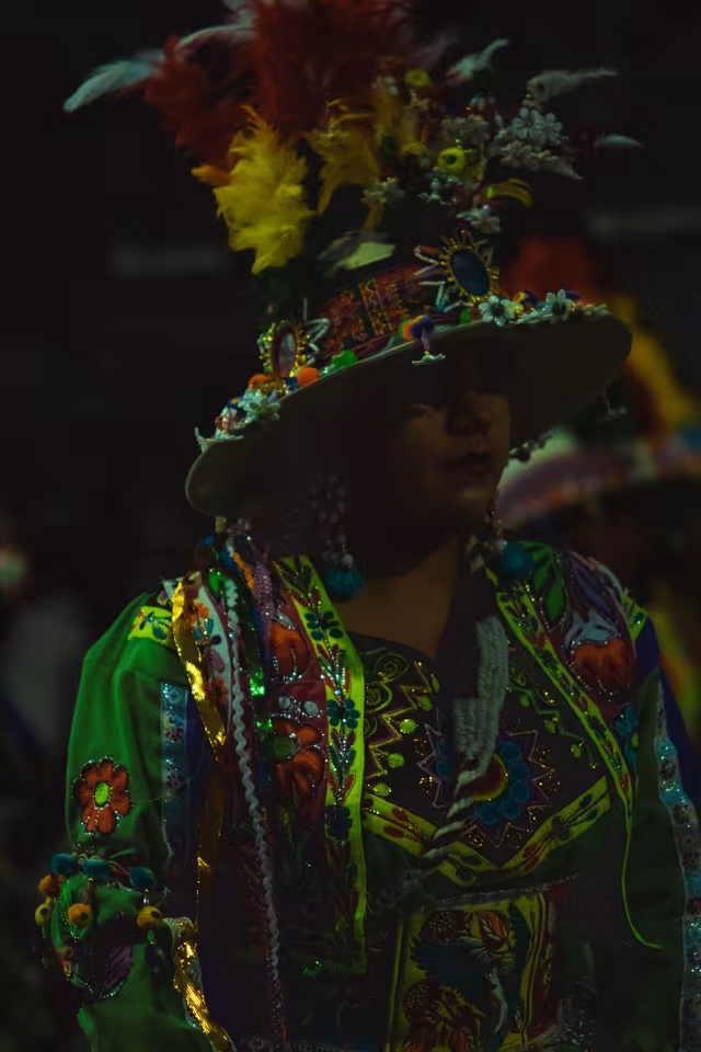 Vestimenta de bailarina de tinku en la entrada del Gran Poder