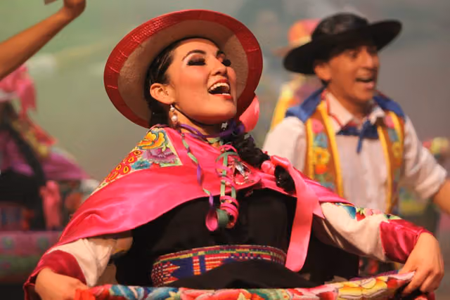 Huaylarsh de retablo dance