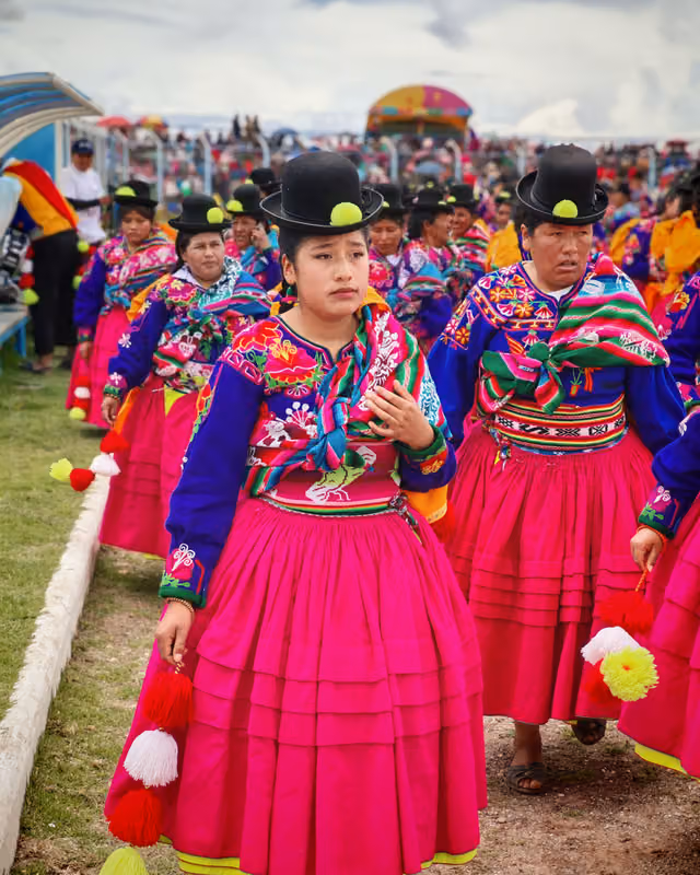 Jóvenes antes de su ingreso, conjunto Chacareros Flor de Sankayu