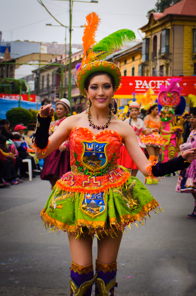 Figura femenina de la morenada (china morena) (2)